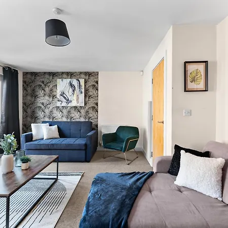 Comfy 4-bed In - Garden - Sleeps 10 布里斯托