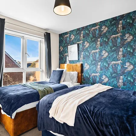 Comfy 4-bed In - Garden - Sleeps 10 度假居