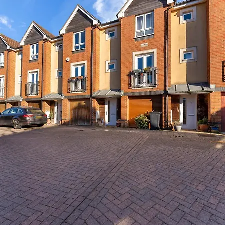 Comfy 4-bed In - Garden - Sleeps 10 Feriehus Bristol