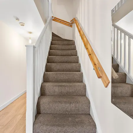 度假居 Comfy 4-bed In - Garden - Sleeps 10 *