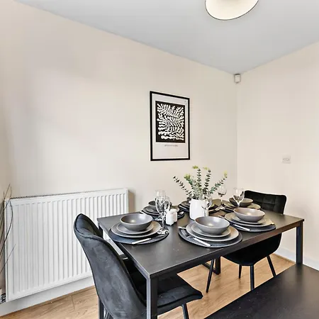 Σπίτι διακοπών Comfy 4-bed In - Garden - Sleeps 10