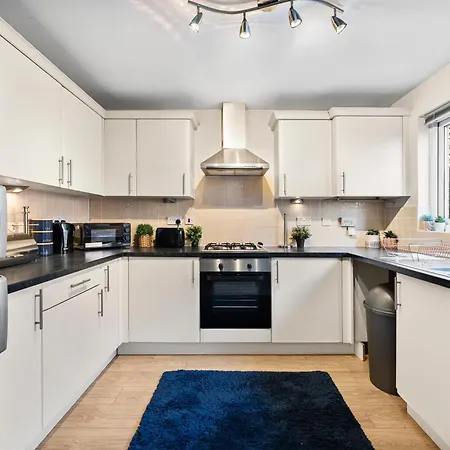 Feriehus Comfy 4-bed In - Garden - Sleeps 10 *