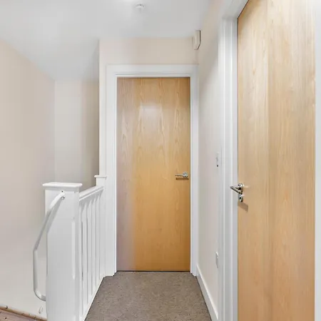 Feriehus Comfy 4-bed In - Garden - Sleeps 10 *