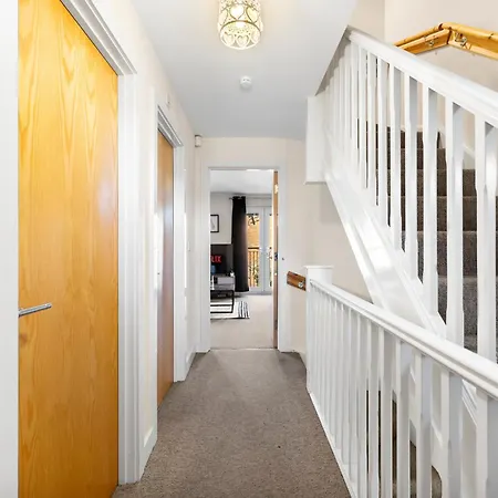 Feriehus Comfy 4-bed In - Garden - Sleeps 10