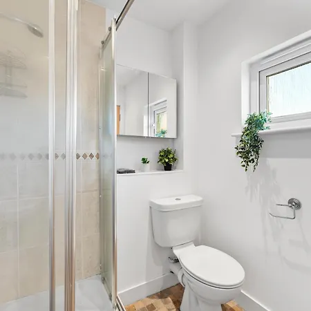 度假居 Comfy 4-bed In - Garden - Sleeps 10 *