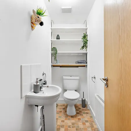 Σπίτι διακοπών Comfy 4-bed In - Garden - Sleeps 10 Μπρίστολ