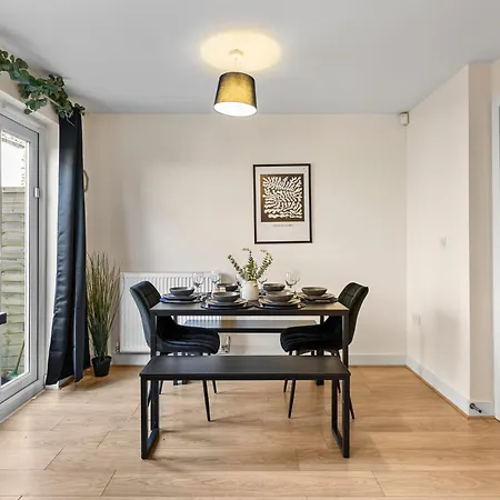 Comfy 4-bed In - Garden - Sleeps 10 * Bristol