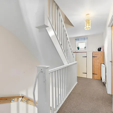 Feriehus Comfy 4-bed In - Garden - Sleeps 10