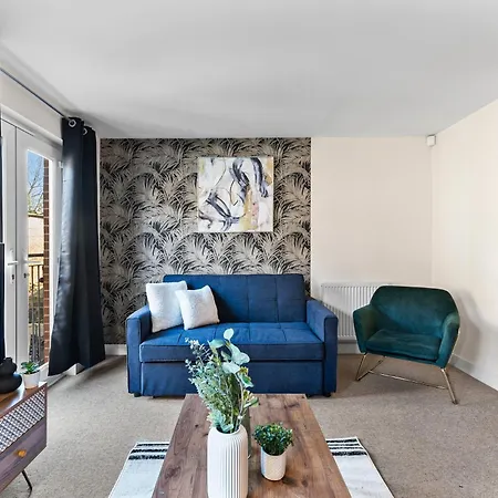 Comfy 4-bed In - Garden - Sleeps 10 布里斯托