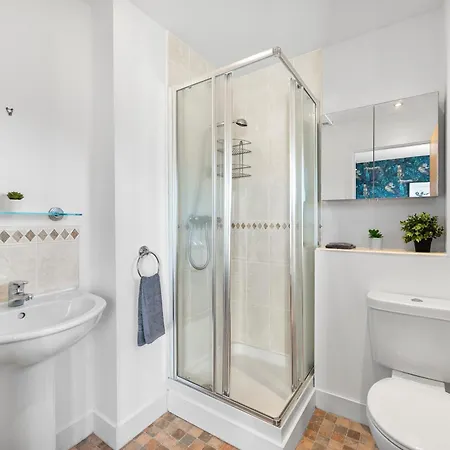 Comfy 4-bed In - Garden - Sleeps 10 *