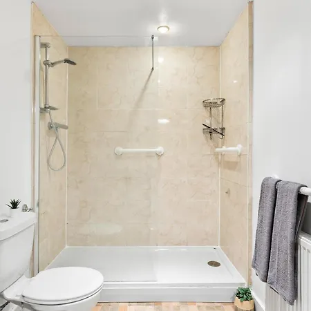 Comfy 4-bed In - Garden - Sleeps 10