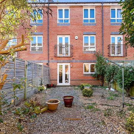 Comfy 4-bed In - Garden - Sleeps 10 * Bristol