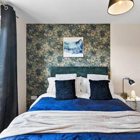 Comfy 4-bed In - Garden - Sleeps 10 *