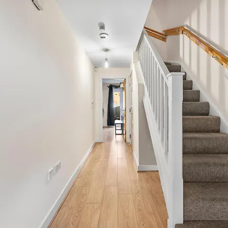 Comfy 4-bed In - Garden - Sleeps 10