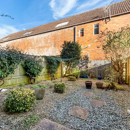 Σπίτι διακοπών Comfy 4-bed In - Garden - Sleeps 10